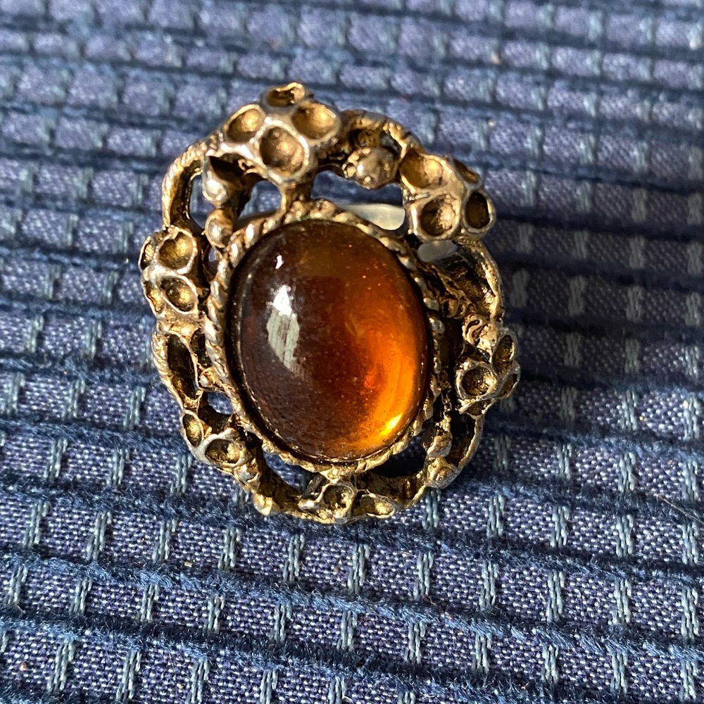 Retro costume adjustable ring with Amber-like stone